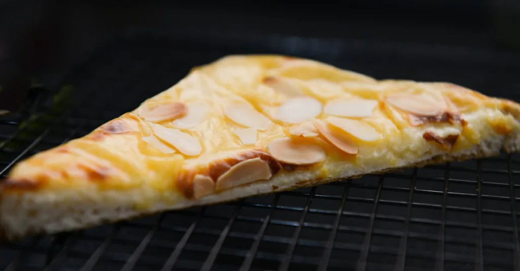 découvrez la frangipane, une délicieuse crème à base d'amandes, parfaite pour garnir vos galettes des rois et autres pâtisseries traditionnelles.