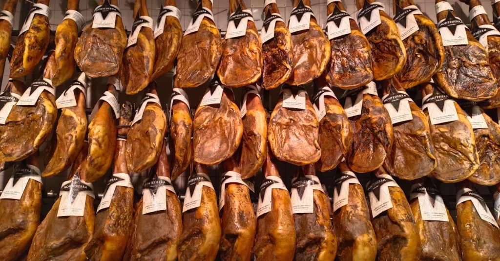 découvrez les spécialités culinaires de normandie, une région riche en saveurs avec ses produits locaux authentiques et sa gastronomie traditionnelle.