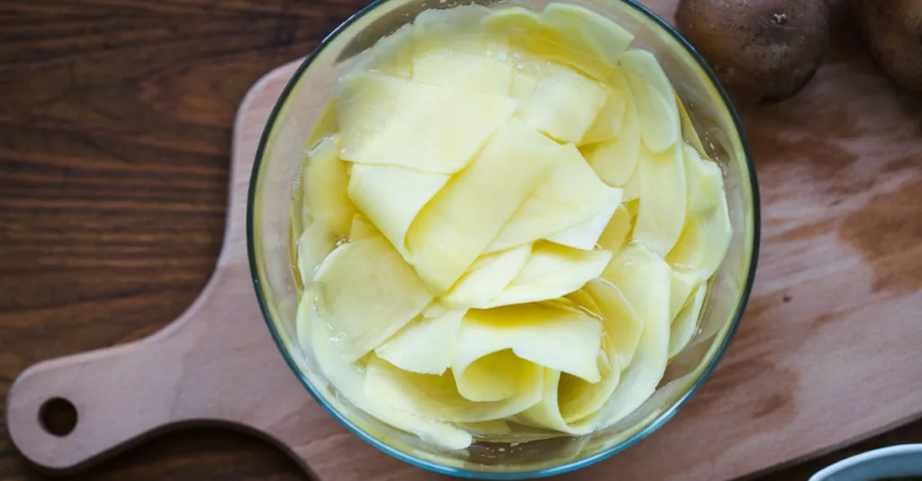 découvrez notre recette savoureuse de gratin de pommes de terre et poireaux, un plat réconfortant et gourmand parfait pour toutes les occasions.