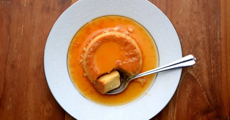 découvrez notre recette facile et délicieuse de flan, un dessert classique et crémeux qui plaira à toute la famille.