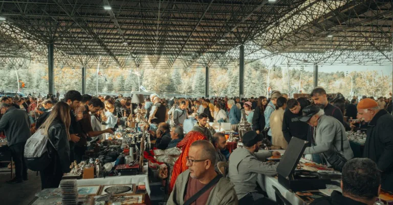 découvrez les trésors cachés des marchés aux puces : antiquités, objets vintage, bonnes affaires et ambiance festive pour tous les passionnés de chine.