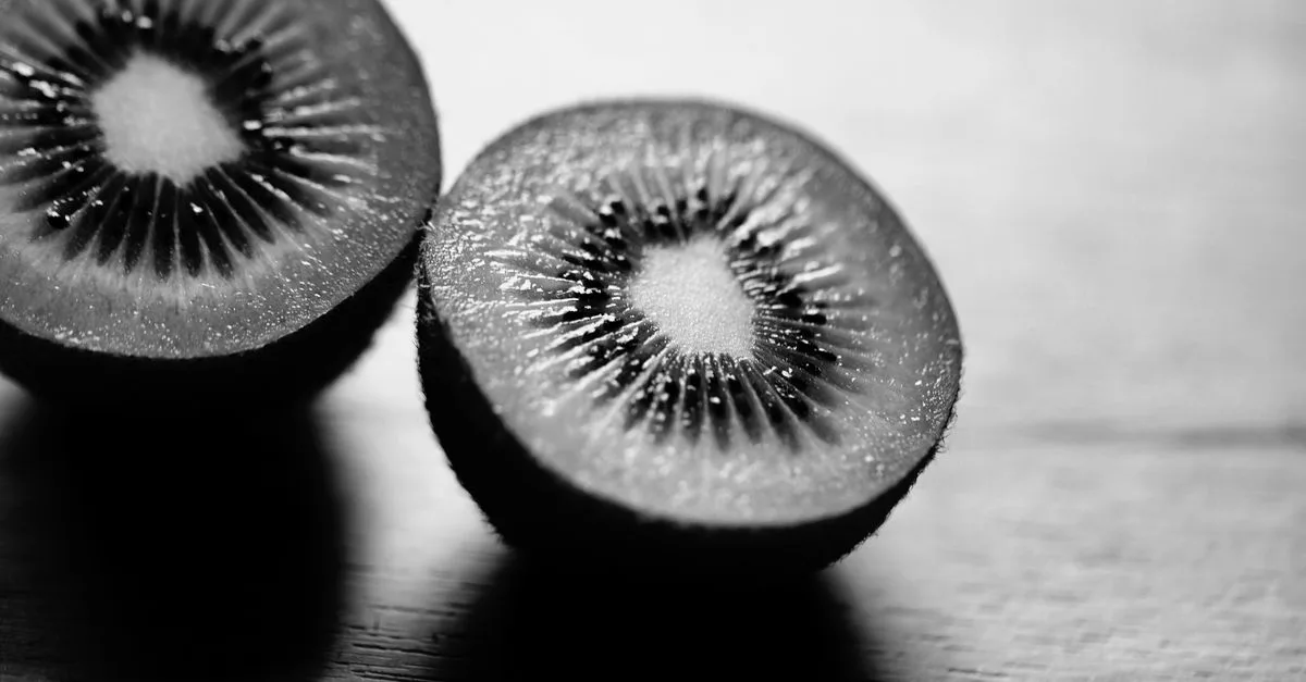 découvrez tout sur le kiwi : ses bienfaits nutritionnels, ses différentes variétés, et comment l'intégrer facilement dans votre alimentation quotidienne pour une santé optimale.