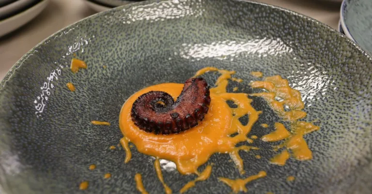 découvrez comment cuisiner des tentacules de calmar avec des recettes savoureuses et faciles à réaliser pour un plat marin délicieux.
