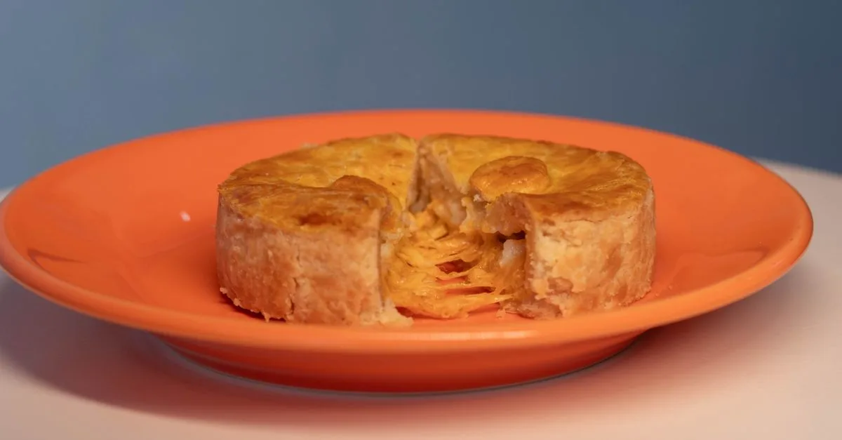 découvrez une recette gourmande de pont-l’évêque rôti au four, fondant et savoureux, idéal à partager à l’apéritif avec du pain frais.
