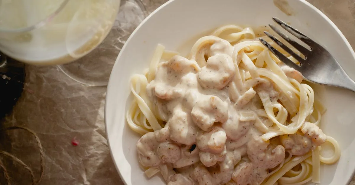 découvrez une sauce crémeuse à la normande pour sublimer la dinde, avec des saveurs généreuses et une touche de tradition française.