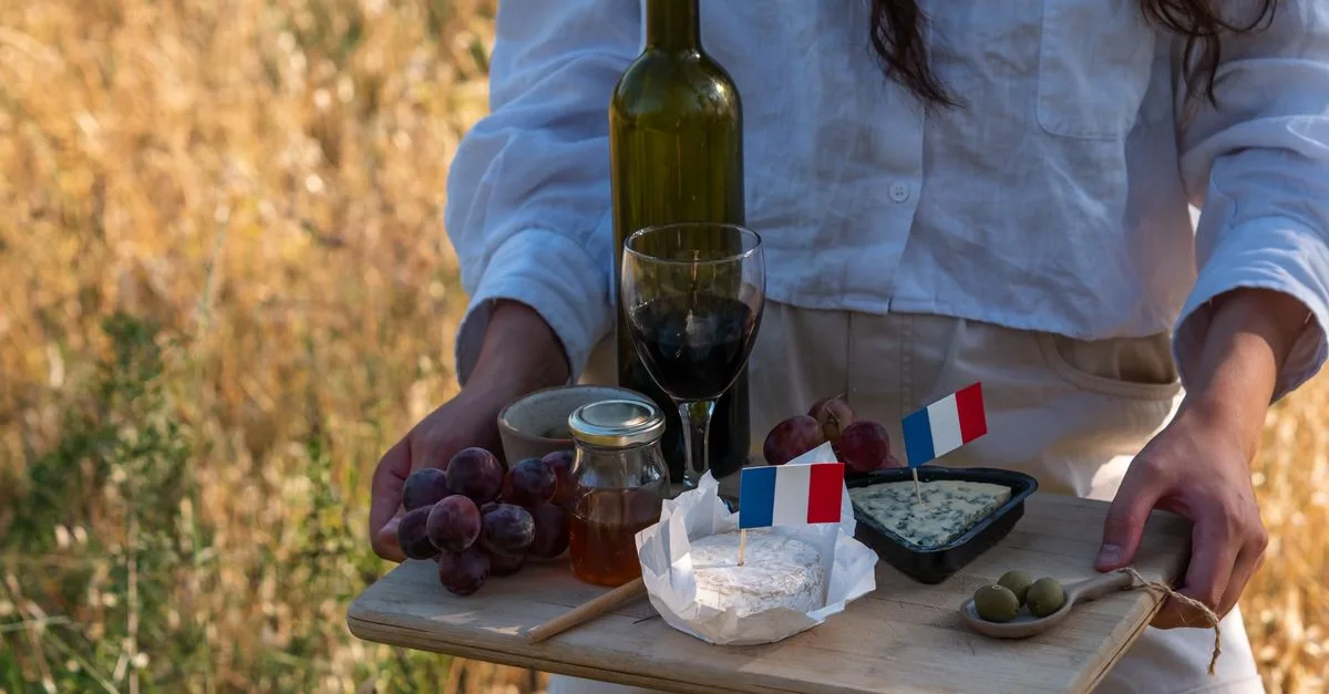 découvrez combien de temps cuire un camembert au four pour obtenir un cœur bien coulant, avec des conseils simples pour une cuisson parfaite.