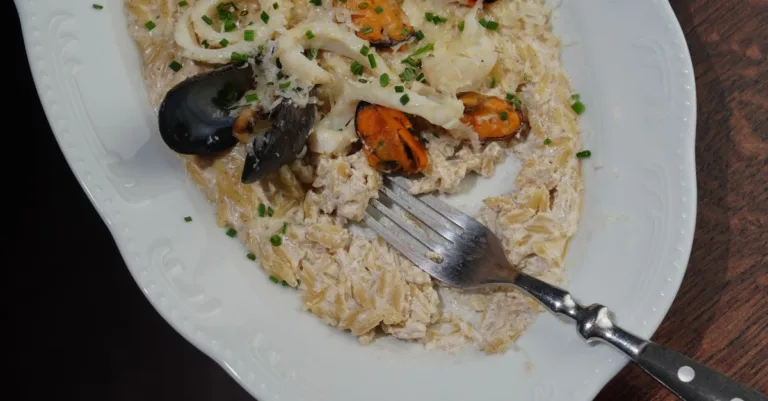 découvrez une recette savoureuse de moules à la crème de cidre, où la douceur de la crème rencontre les notes fruitées du cidre.